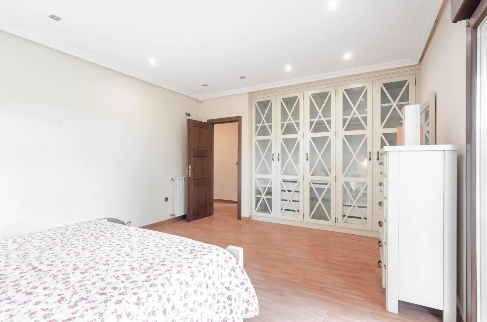 Habitación de Casa o chalet en venta en Santo Adriano con Calefacción, Piscina y Alarma