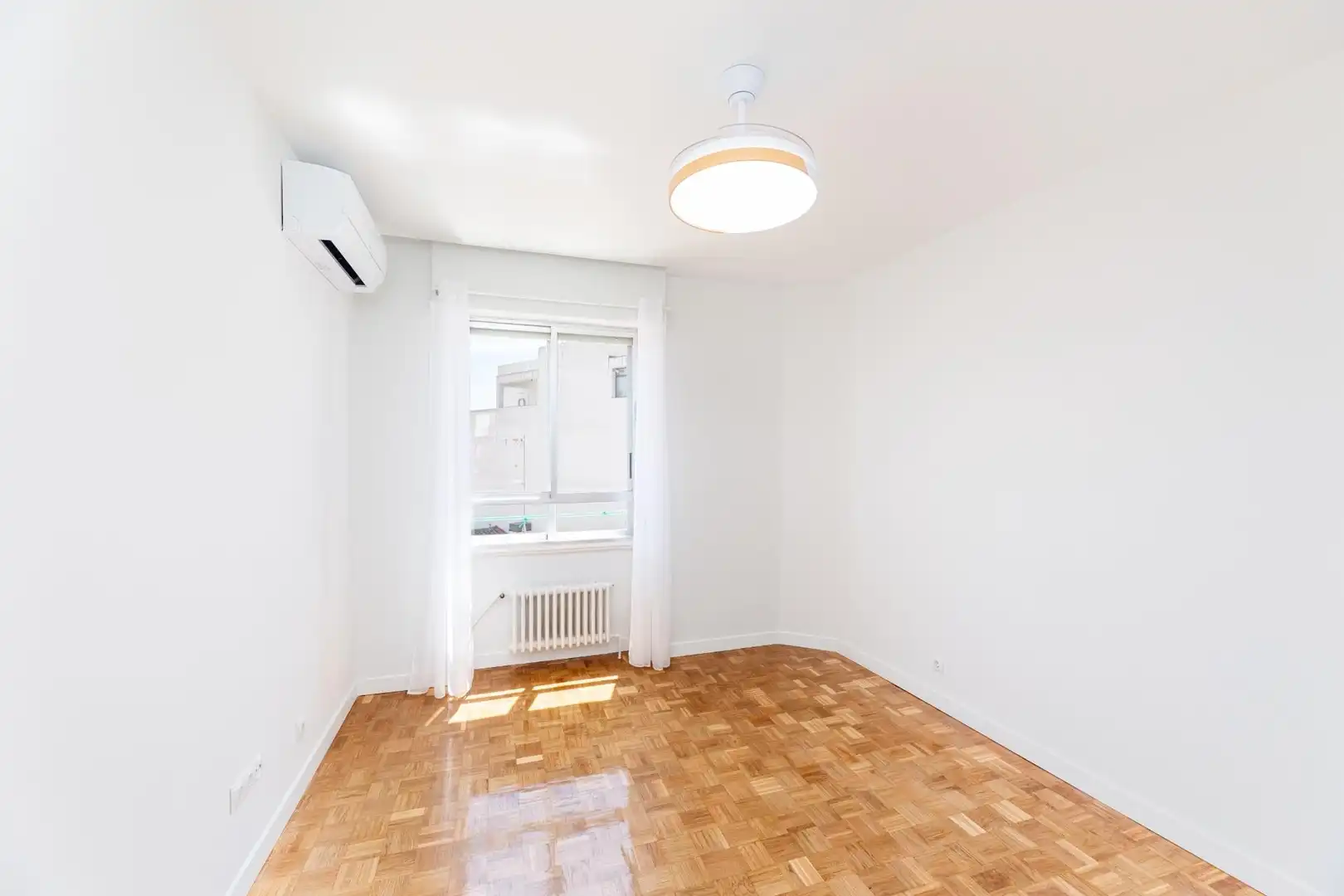 Habitación de Ático de alquiler en Madrid con Aire acondicionado, Calefacción y Parquet