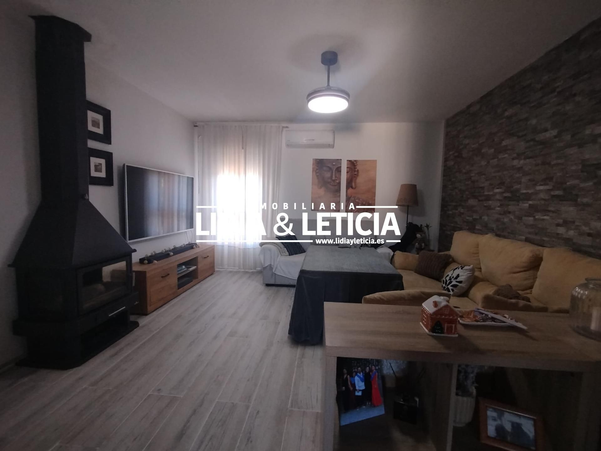 Sala d'estar de Casa o xalet en venda en Alcalá de Guadaira