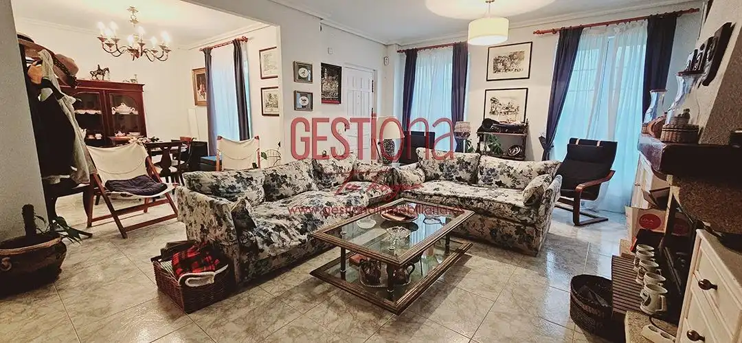 Sala de estar de Casa o chalet en venta en Solórzano con Jardín privado, Amueblado y Alarma