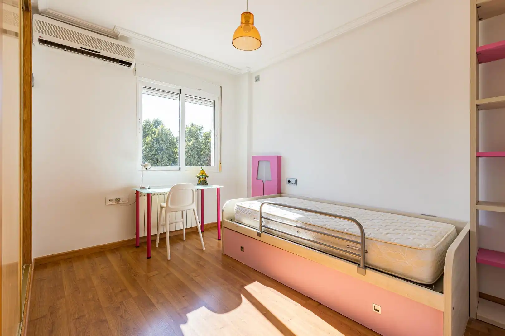 Dormitori de Casa adosada en venda en Murcia amb Aire condicionat, Jardí privat i Terrassa