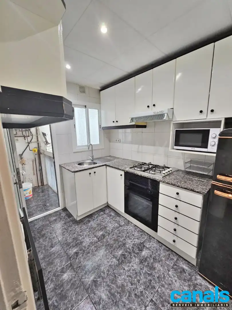 Cocina de Piso en venta en Cerdanyola del Vallès con Calefacción, Horno y Balcón