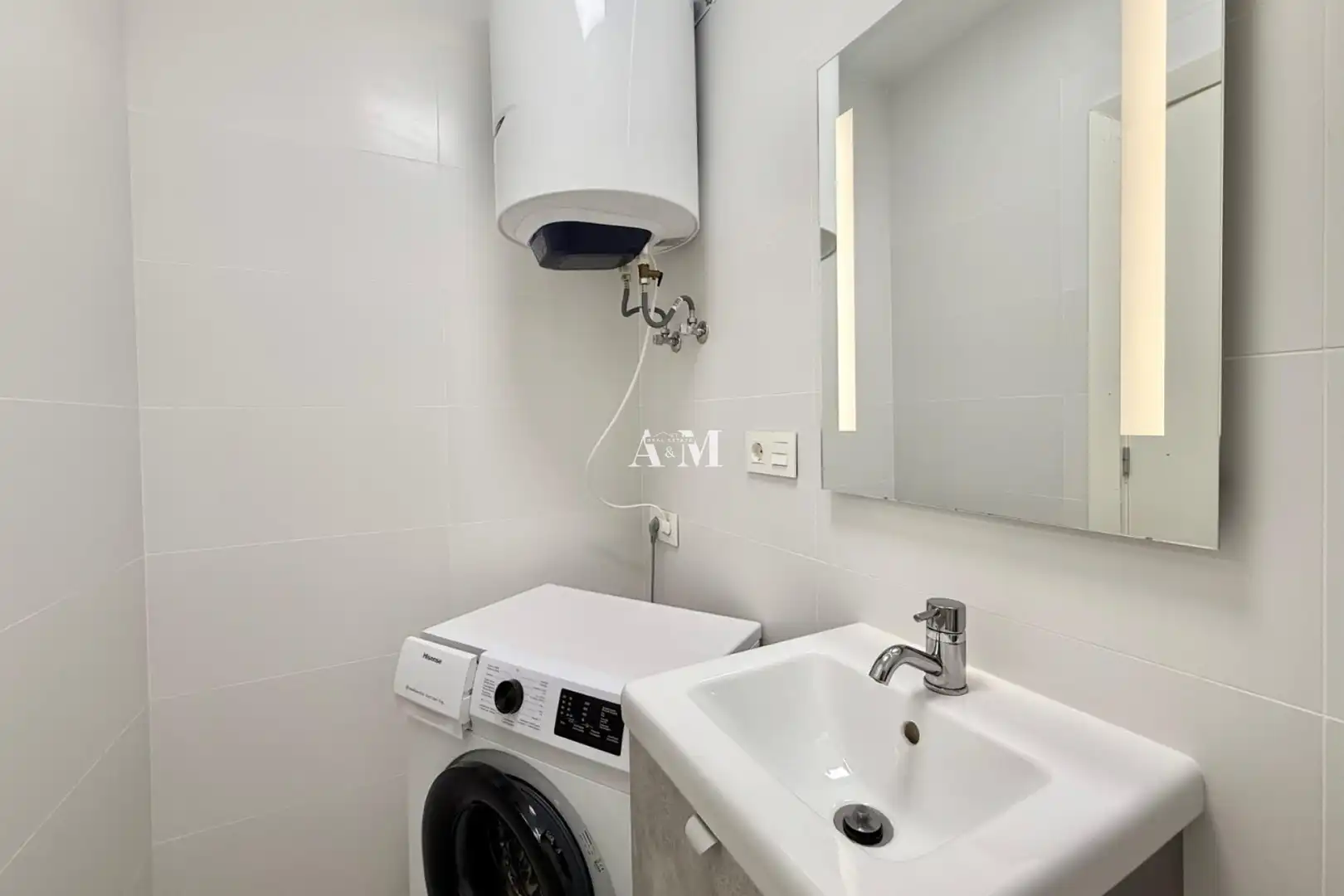 Bany de Apartament de lloguer en Torrevieja amb Aire condicionat, Calefacció i Moblat