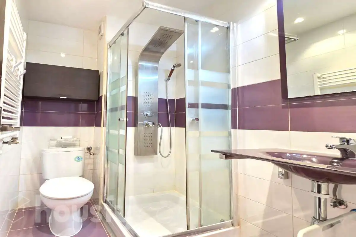 Badezimmer von Wohnung zur Miete in Madrid mit Klimaanlage, Heizung und Möbliert