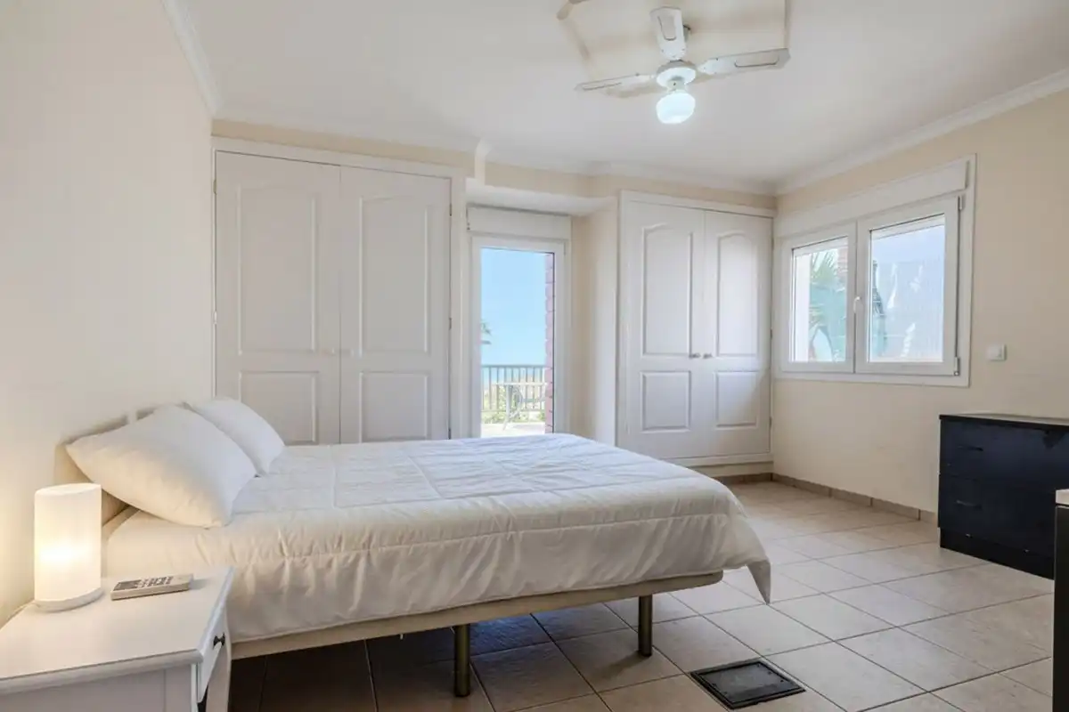 Dormitori de Casa o xalet en venda en Mijas amb Aire condicionat, Jardí privat i Terrassa