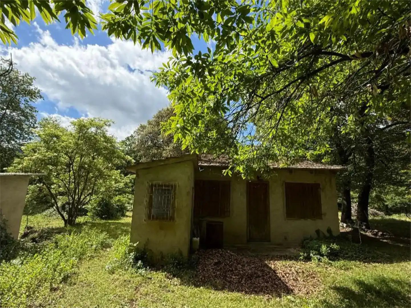 Vista exterior de Pis en venda en Santa Pau amb Jardí privat i Traster
