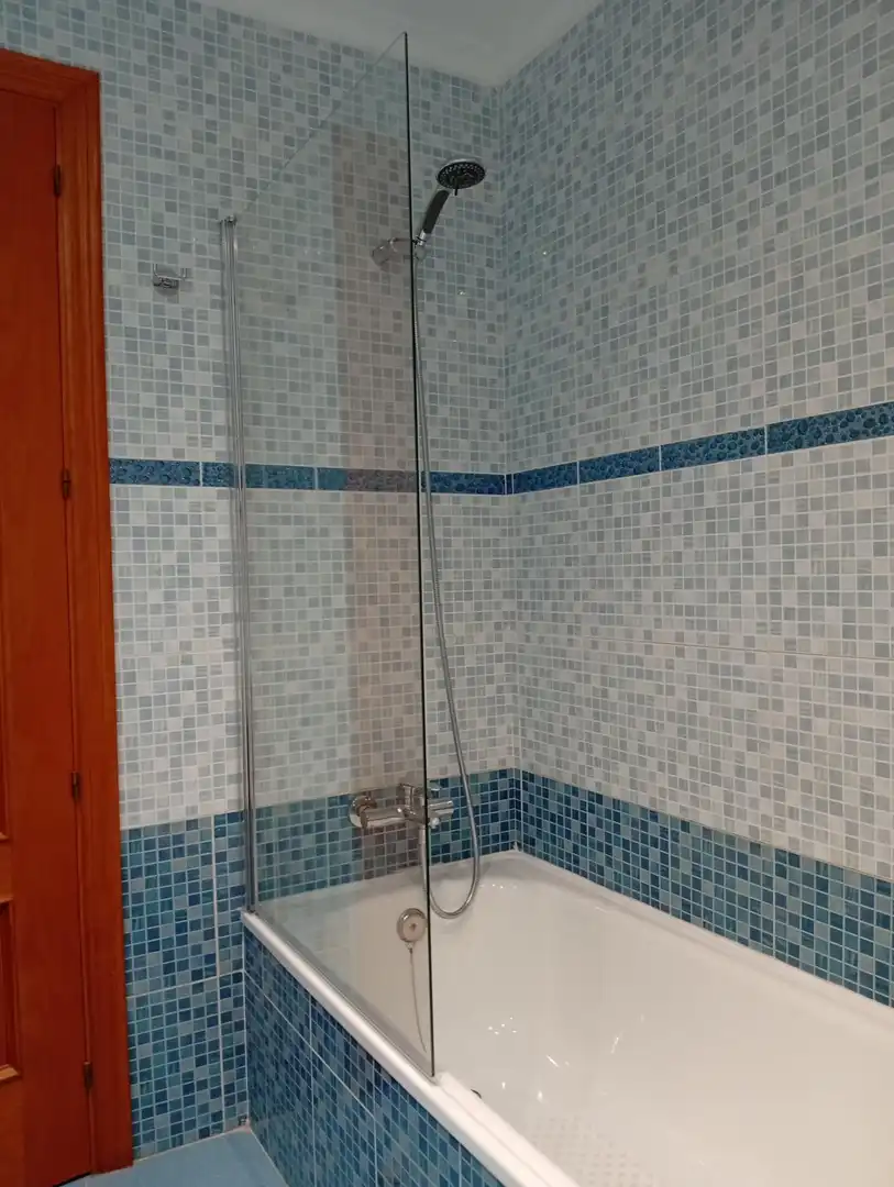 Badezimmer von Wohnung zur Miete in Sevilla mit Klimaanlage, Terrasse und Möbliert