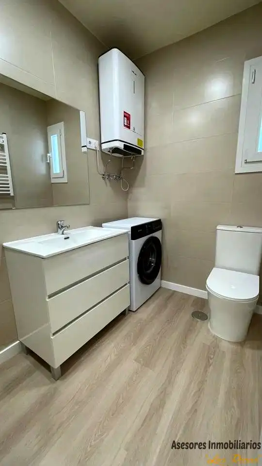 Badezimmer von Wohnung zum Verkauf in Madrid mit Klimaanlage und Heizung