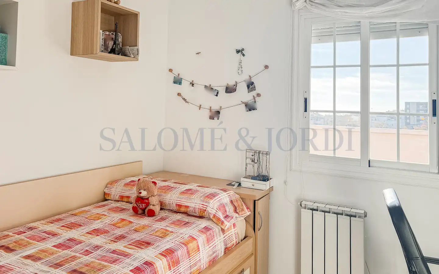 Schlafzimmer von Dachboden zum Verkauf in Mataró mit Klimaanlage, Heizung und Parkett