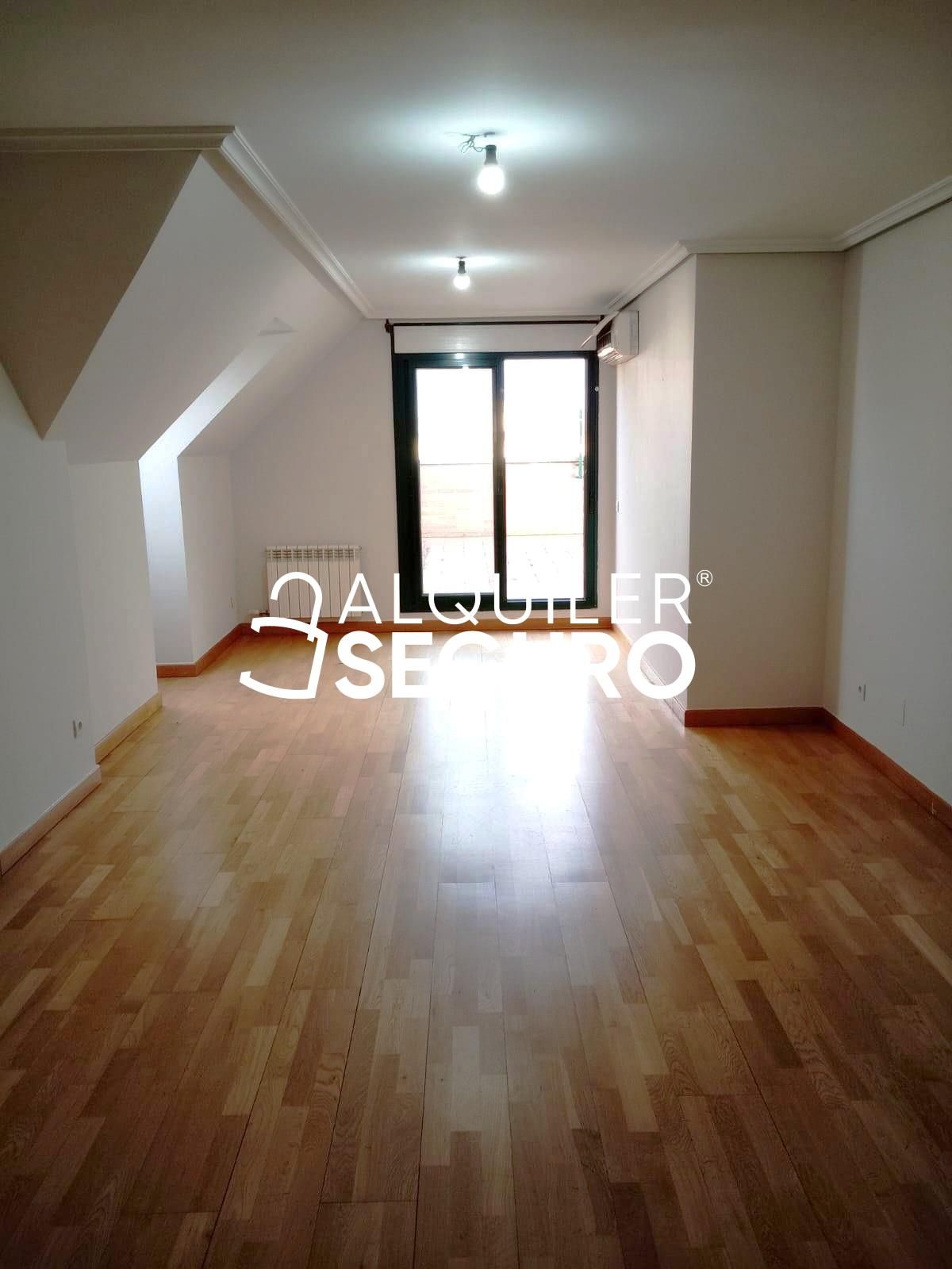 Dormitori de Àtic de lloguer en Valladolid Capital amb Aire condicionat, Calefacció i Terrassa