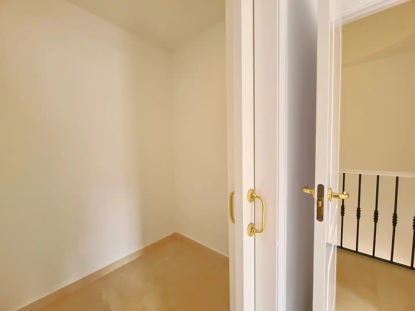 Casa adosada en venta en Manilva con Terraza, Jacuzzi y Internet