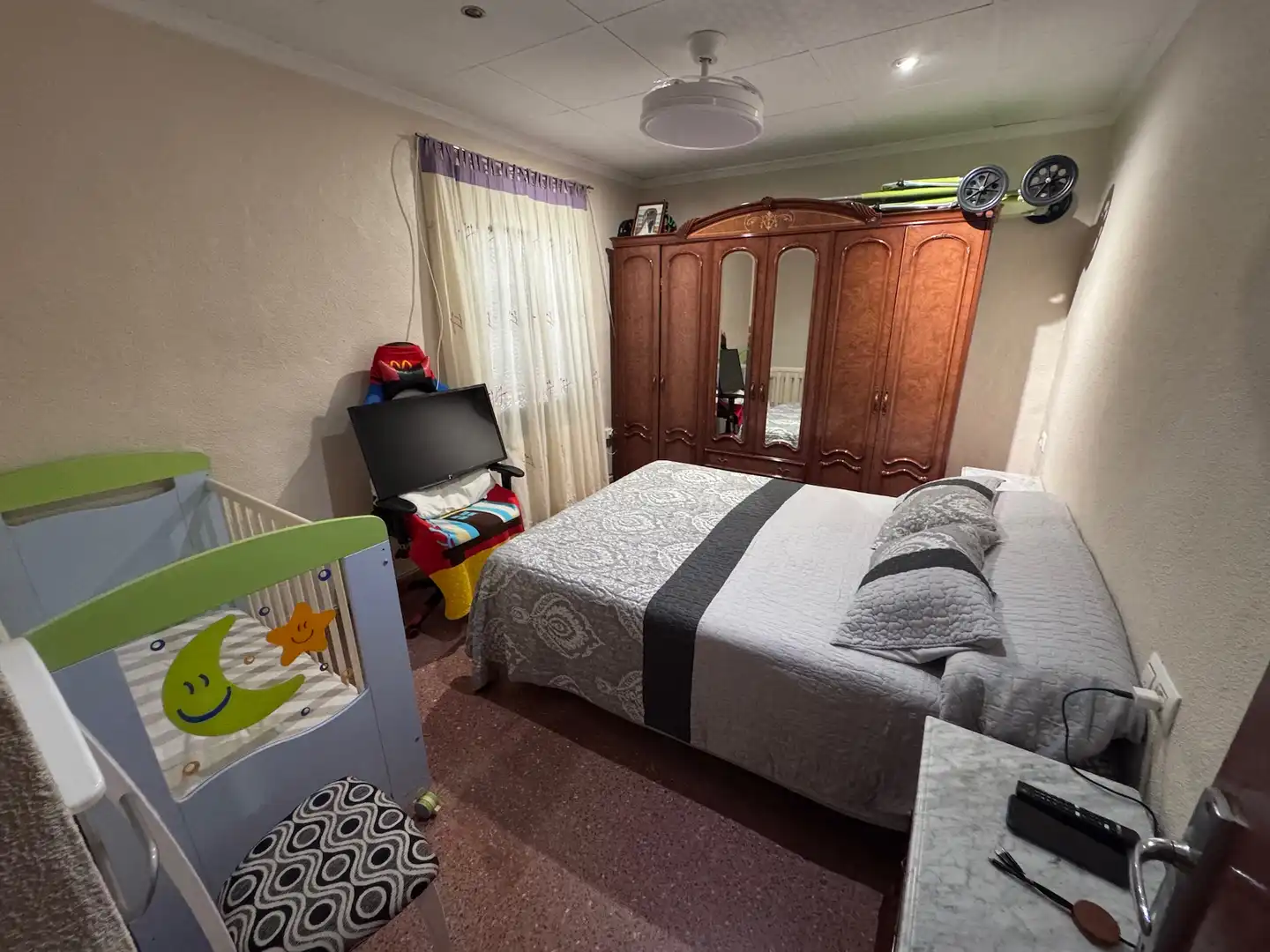 Habitación de Finca rústica en venta en Villena con Aire acondicionado, Calefacción y Jardín privado