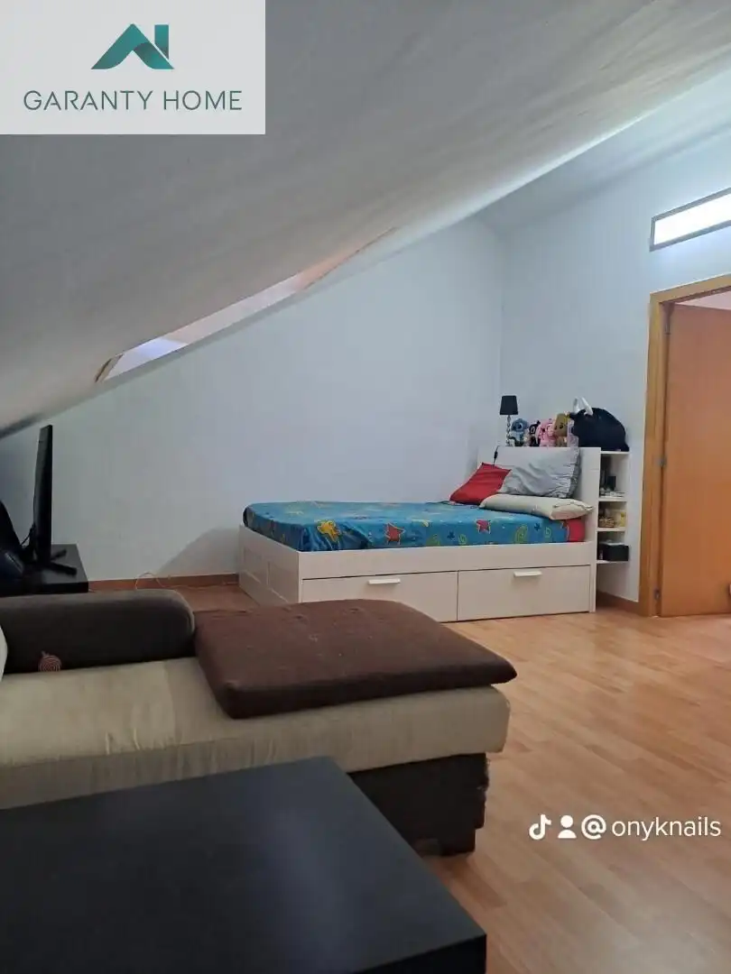 Dormitori de Casa adosada en venda en Alhaurín de la Torre amb Aire condicionat, Calefacció i Moblat