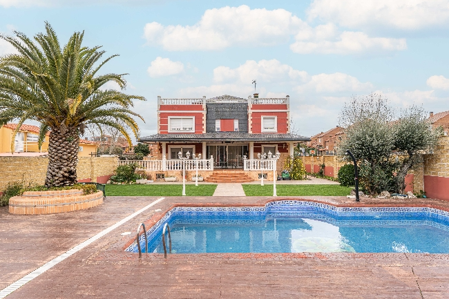 Swimming pool of House or chalet for sale in Arroyomolinos (Madrid)  with Private garden, Terrace and Swimming Pool