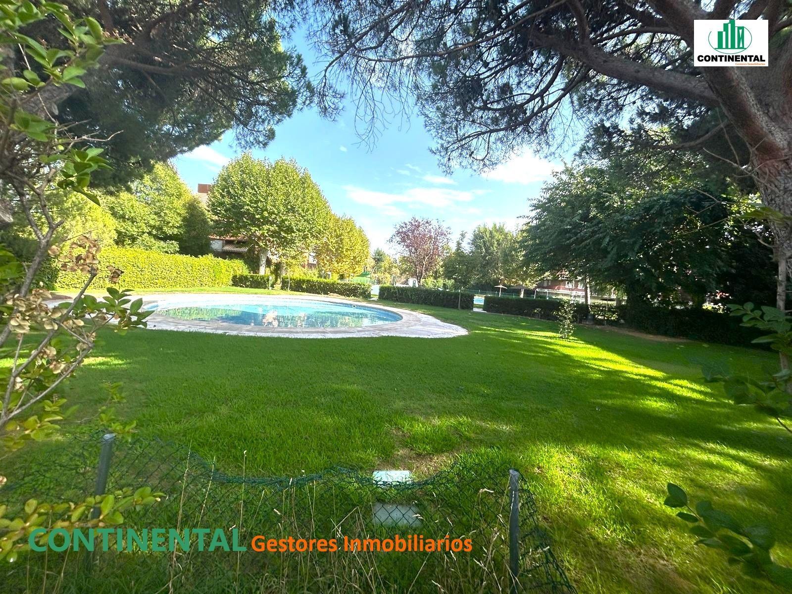 Jardí de Dúplex en venda en Collado Villalba amb Terrassa, Traster i Piscina comunitària