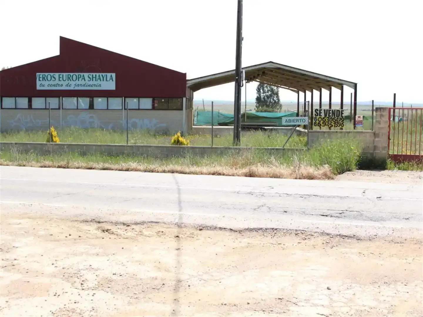 Vista exterior de Nau industrial en venda en Cáceres