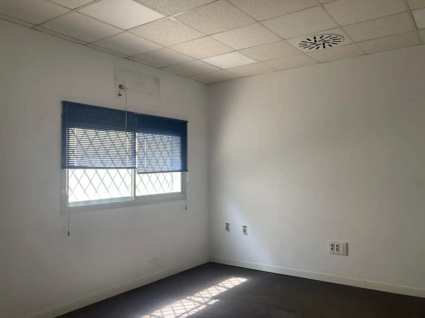 Nave industrial en venta en Cerrado de Calderón - Hacienda Paredes