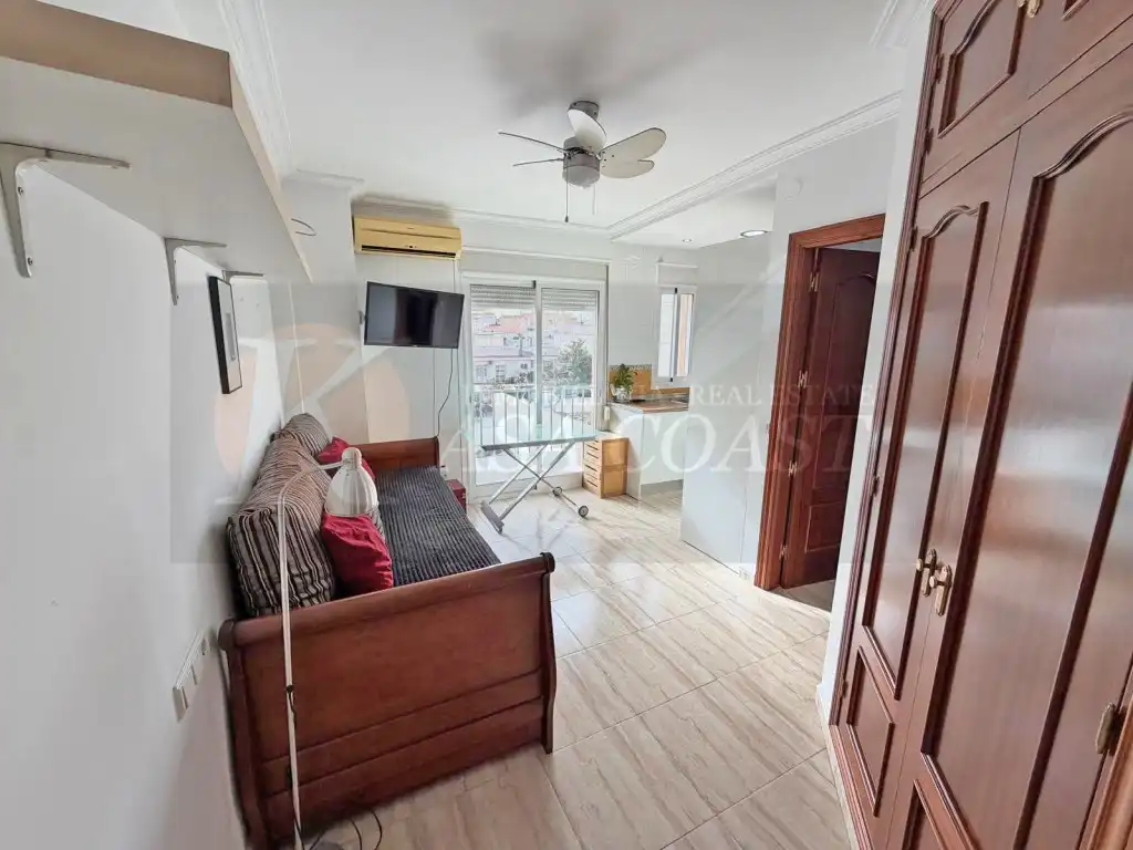 Sala d'estar de Estudi en venda en Mijas amb Aire condicionat i Moblat