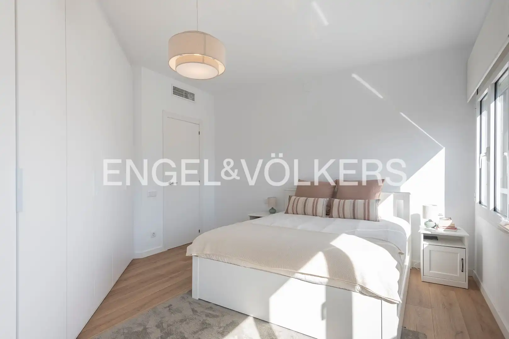 Bedroom of Flat for sale in Barcelona  with Air Conditioner, Heating and Parquet flooring