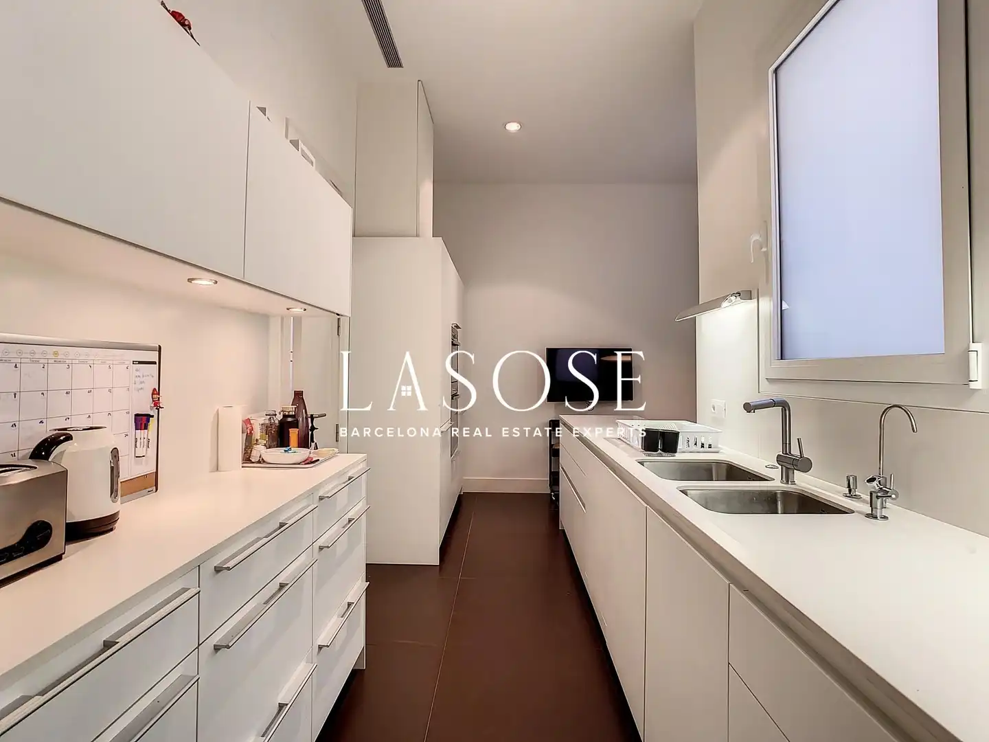 Cuina de Apartament de lloguer en Barcelona amb Aire condicionat, Parquet i Balcó