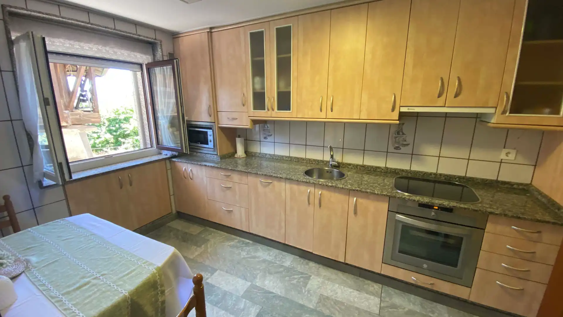 Cocina de Casa o chalet en venta en San Martín del Rey Aurelio con Calefacción, Jardín privado y Trastero