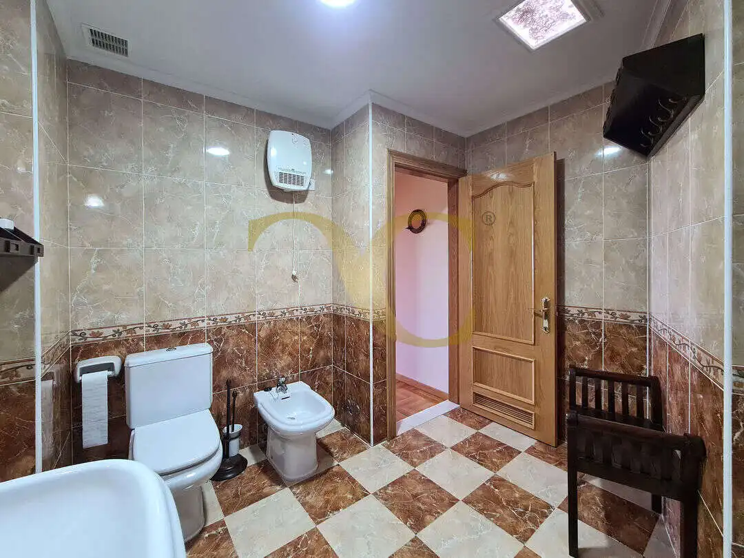 Baño de Dúplex en venta en Soto del Barco con Calefacción y Amueblado
