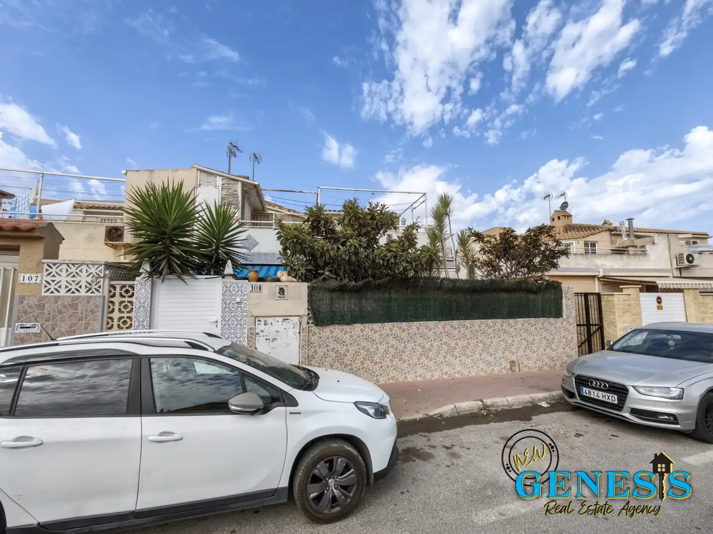 Vista exterior de Casa adosada en venda en Torrevieja amb Aire condicionat, Jardí privat i Terrassa