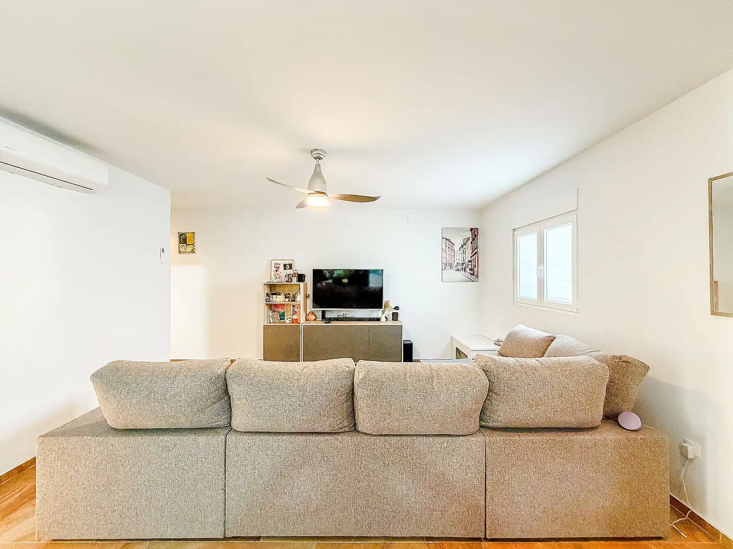 Sala d'estar de Dúplex en venda en Elda amb Aire condicionat i Moblat