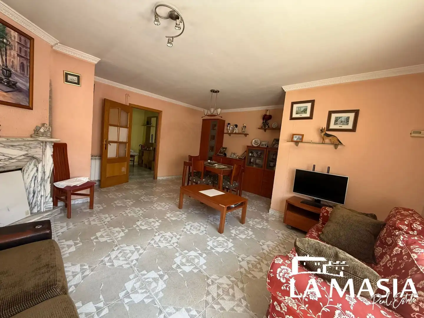 Sala d'estar de Casa o xalet en venda en Canyelles amb Calefacció, Jardí privat i Traster