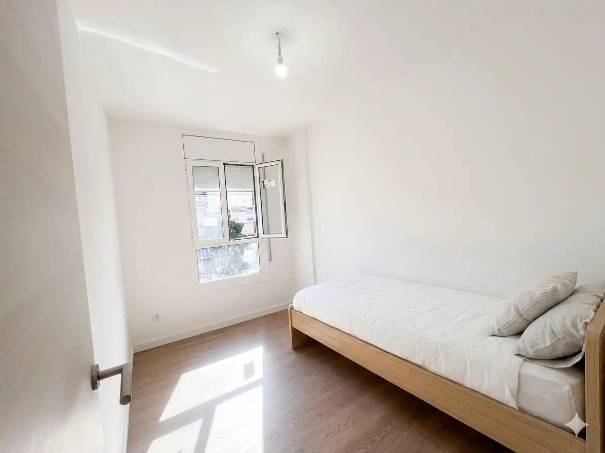 Schlafzimmer von Wohnung zum Verkauf in Vilanova i la Geltrú mit Parkett und Balkon