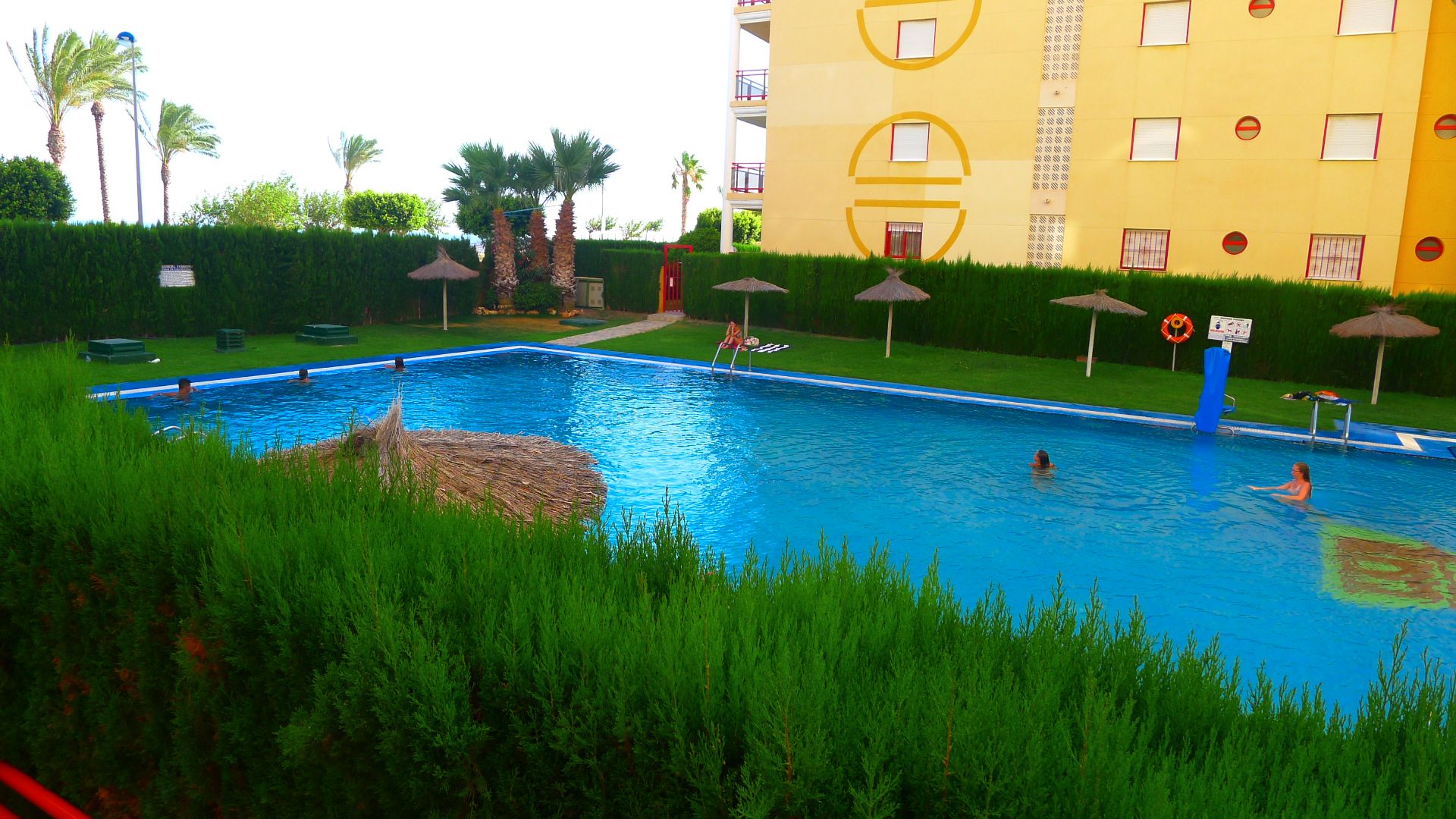 Piscina de Apartament en venda en Villajoyosa / La Vila Joiosa amb Terrassa, Traster i Moblat