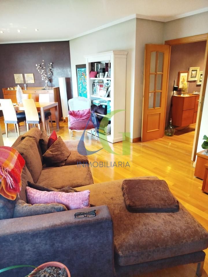 Sala de estar de Piso en venta en León Capital  con Calefacción, Parquet y Terraza