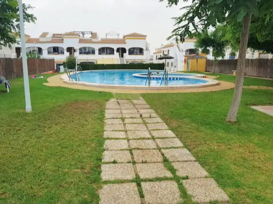 Reihenhaus mit Pool zur Miete in Avda.Escandinavia 72, imagen 20