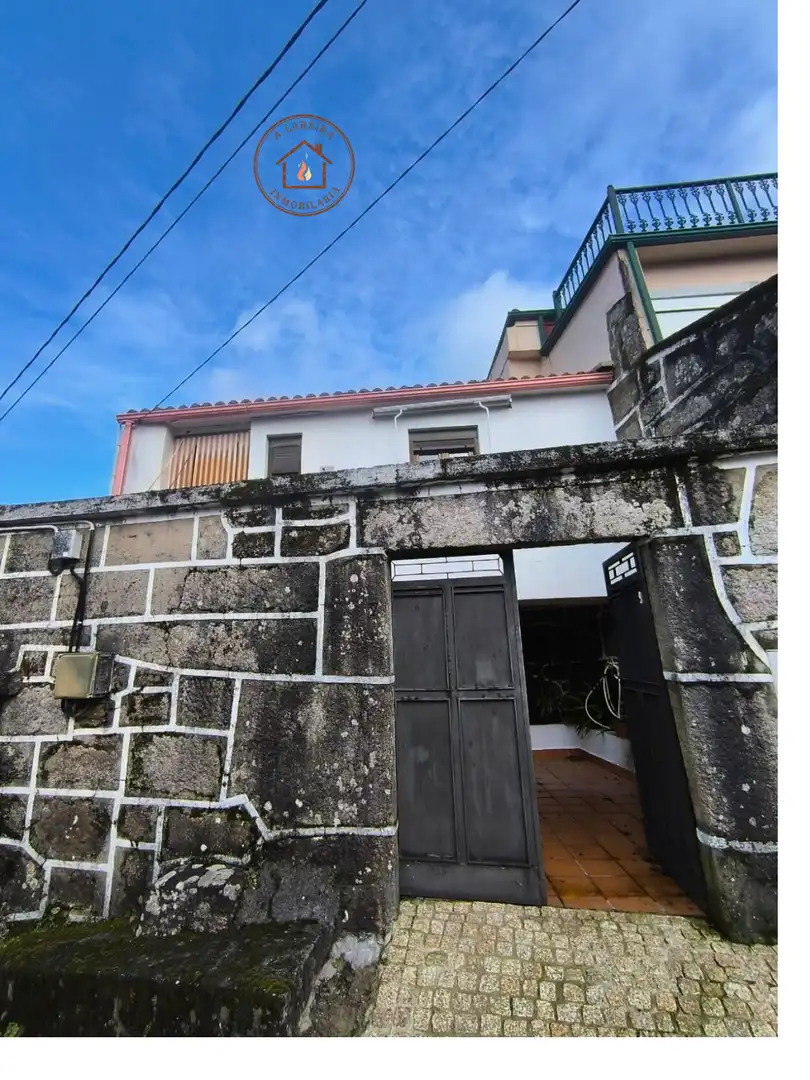 Vista exterior de Casa adosada en venta en Lobios con Terraza, Trastero y Amueblado