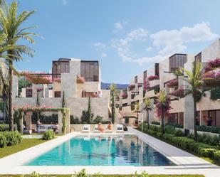 Vista exterior de Àtic en venda en Estepona amb Piscina comunitària