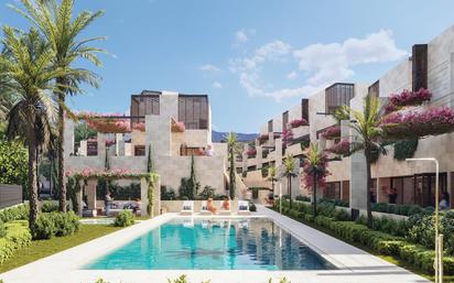 Vista exterior de Àtic en venda en Estepona amb Piscina comunitària