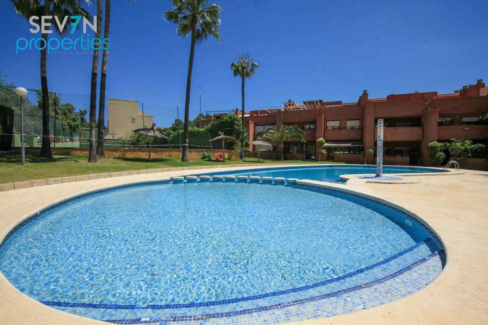 Piscina de Casa adosada en venta en Alicante / Alacant con Aire acondicionado, Calefacción y Piscina