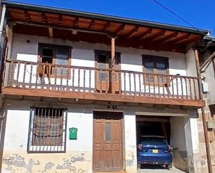 Vista exterior de Casa adosada en venda en Cabezón de la Sal