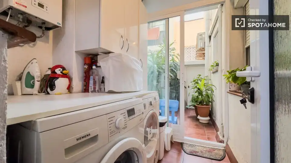 Balcony of Flat for rent in Barcelona  with Air Conditioner, Heating and Furnished