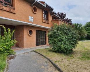 Vista exterior de Casa o xalet en venda en Siero amb Piscina comunitària