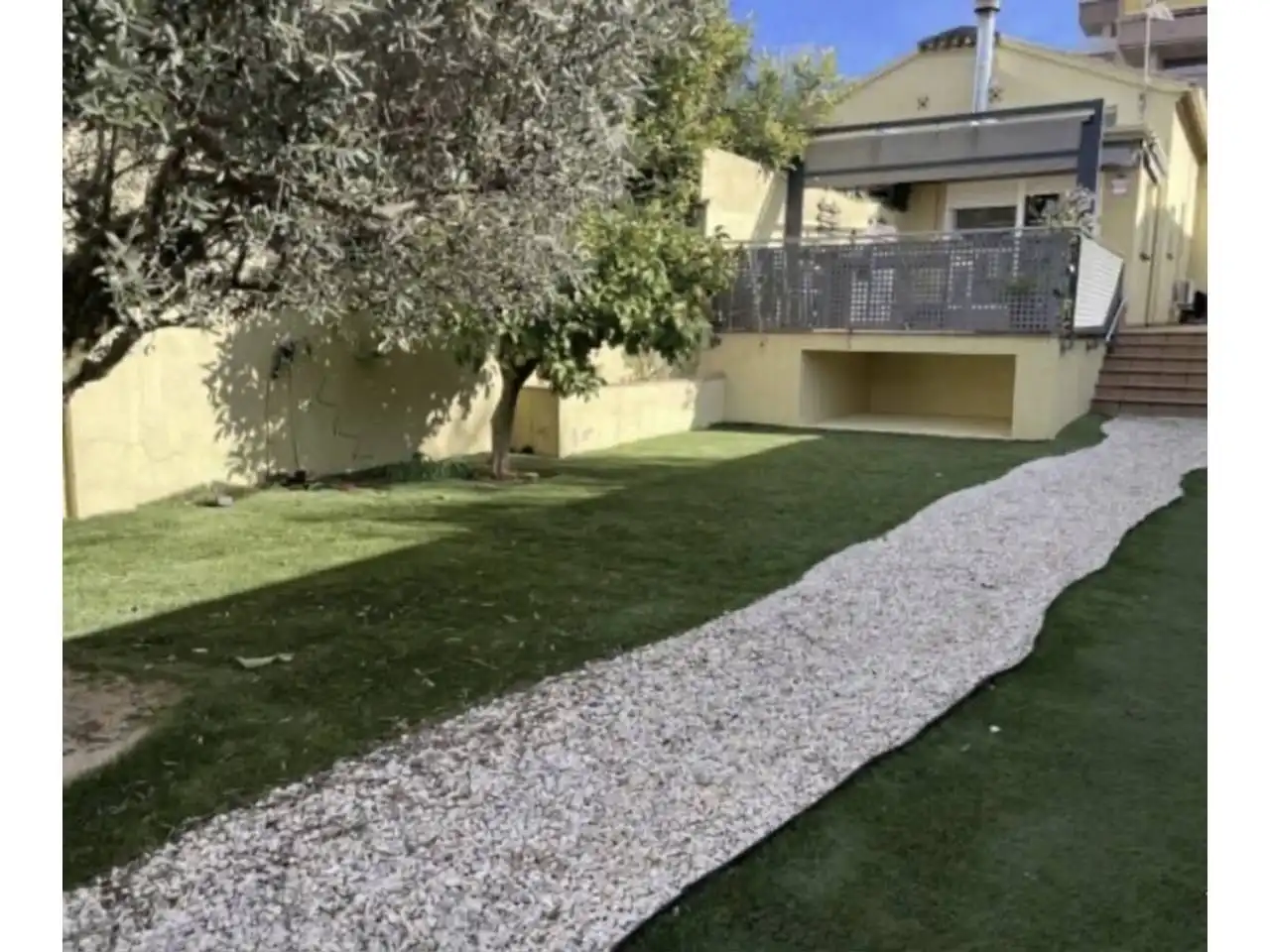 Garten von Einfamilien-Reihenhaus zum Verkauf in Granollers mit Klimaanlage, Heizung und Privatgarten