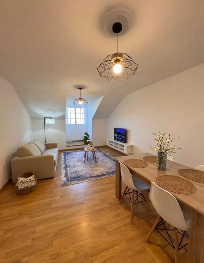 Flat to rent in Avenida da Mariña 32