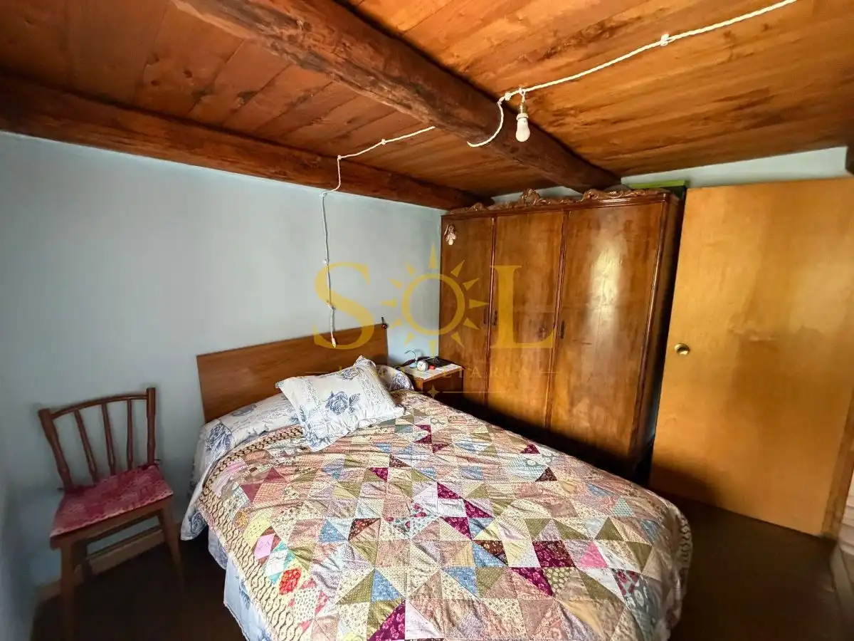 Dormitori de Casa o xalet en venda en Los Barrios de Luna  amb Calefacció i Moblat
