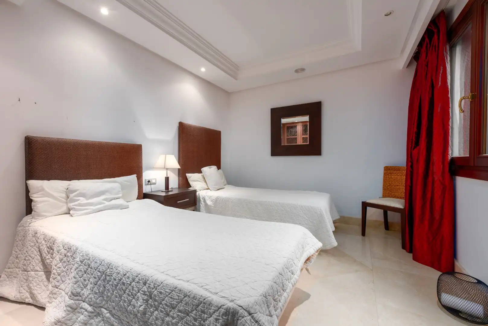 Dormitori de Apartament en venda en Estepona amb Aire condicionat, Terrassa i Piscina