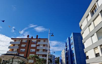 Vista exterior de Pis en venda en Suances amb Terrassa i Moblat