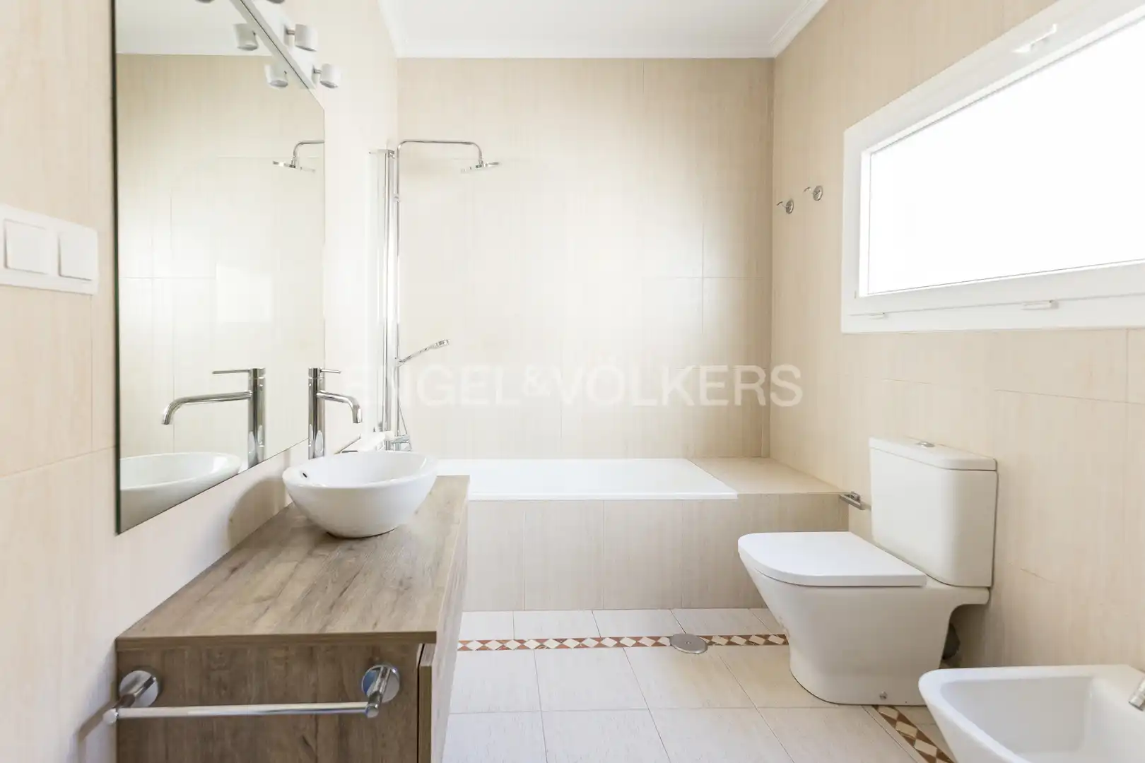 Badezimmer von Wohnung zur Miete in Madrid mit Klimaanlage, Heizung und Parkett