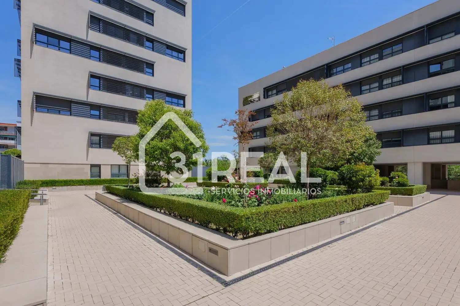 Außenansicht von Wohnung zum Verkauf in Madrid mit Heizung, Privatgarten und Gemeinschaftspool