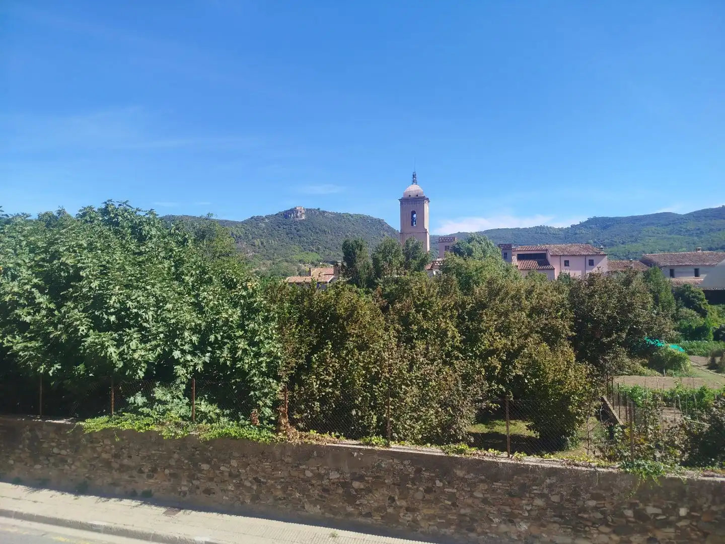 Vista exterior de Casa adosada en venda en Amer amb Aire condicionat i Balcó