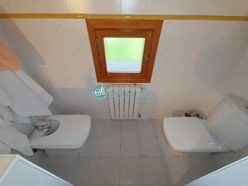 Baño de Casa o chalet en venta en Palazuelos de Eresma con Calefacción, Terraza y Amueblado