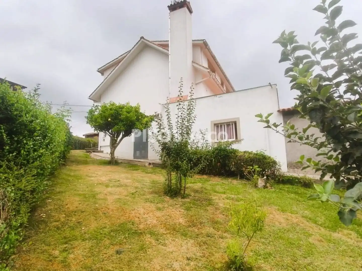 Vista exterior de Casa o xalet en venda en Abegondo amb Calefacció, Terrassa i Piscina